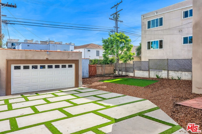 Building Photo - 1450 Reeves St