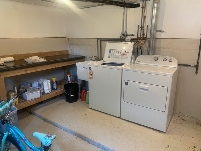 Building Photo - 146 N Brockway St