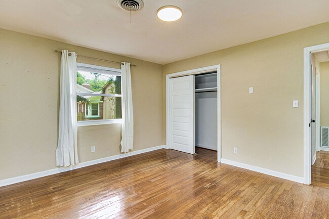Building Photo - Beautiful East Hill home located in one of...