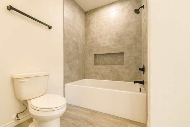 Building Photo - 16770 Meadowcroft St