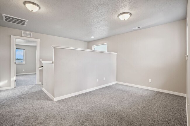 Building Photo - Beautiful SE Boise Home 4bd/2.5ba 1800+ SF