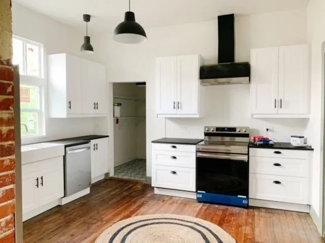 Building Photo - ***THANKSGIVING SPECIAL: $600 OFF FIRST FULL MONTH'S RENT IF APPROVED AND MOVED IN BY NOV. 25th!*...