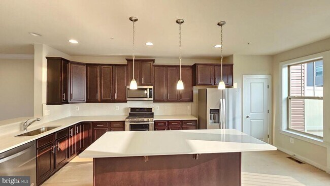 Building Photo - 8650 Satinwood Dr