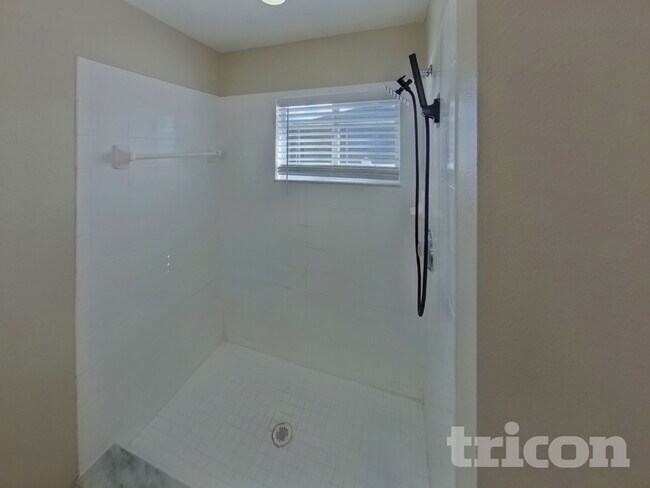 Building Photo - 945 Ridge Haven Dr