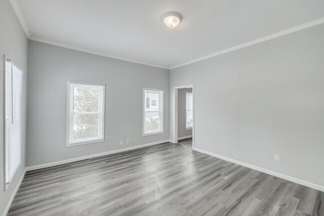 Building Photo - 31/33 S Butler St