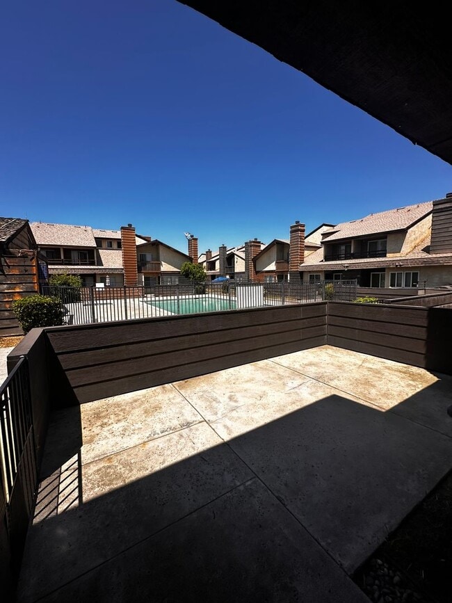 Building Photo - 3 Bedroom 1.5 Bathroom Condominium For Rent