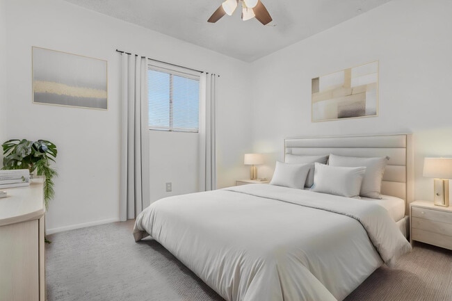 Building Photo - 1029 E Bendix Dr