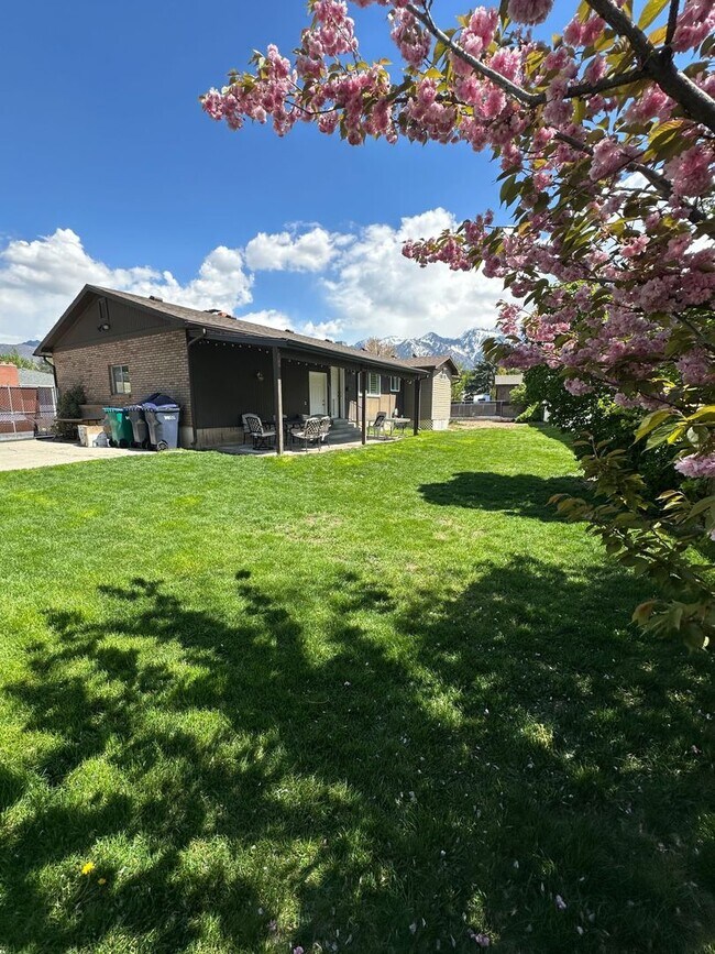 Building Photo - 1576 Plata Way