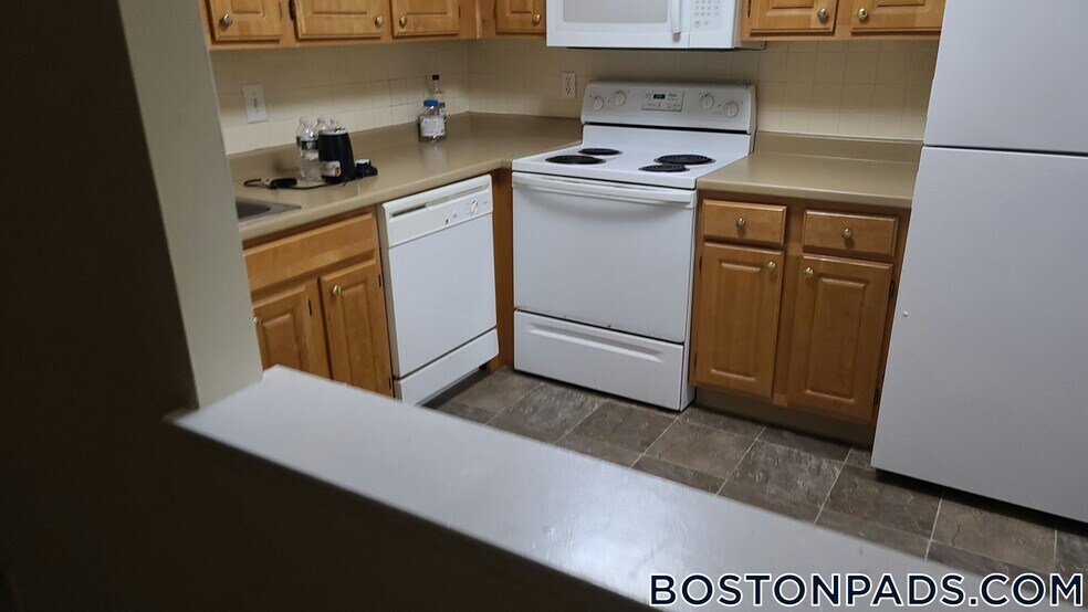 Building Photo - 245 Main St