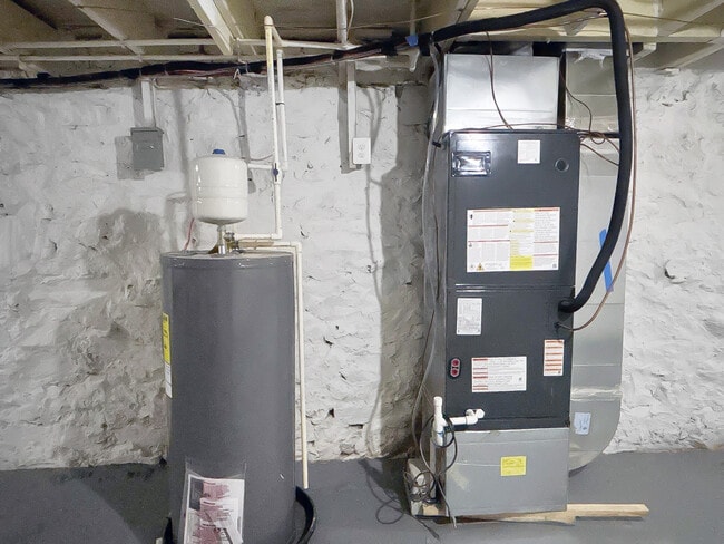 Building Photo - 1572 Carswell St