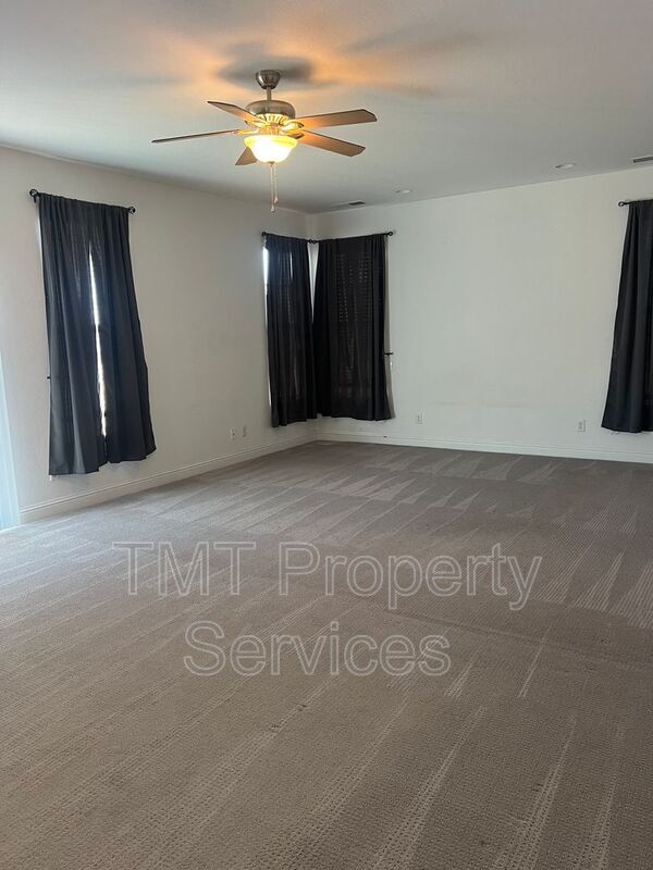 Building Photo - 3479 Hanley Dr