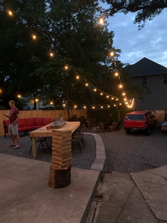 backyard, river view, 2-3 parking spots,(hot tub not included) - 135 E Wayne Ter