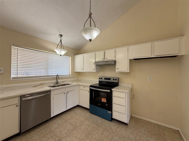 Building Photo - 10119 Leawood Blvd