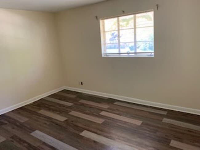 Building Photo - 3/2 Brick Home near USA campus