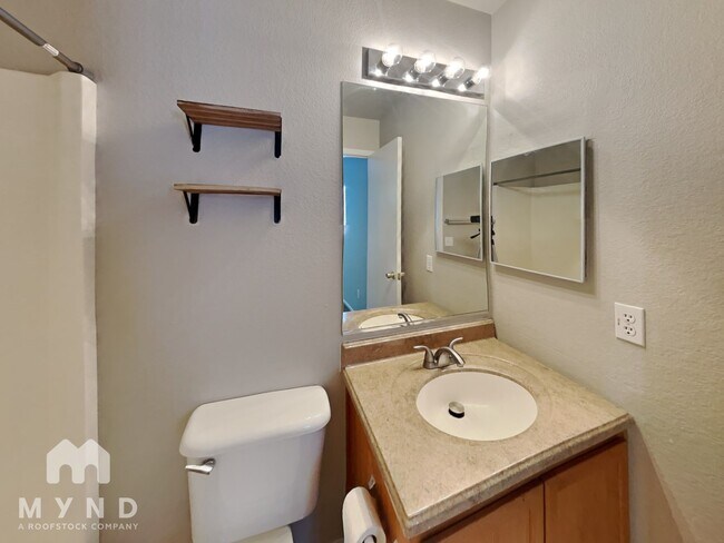 Building Photo - 550 W Kingman Dr