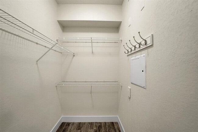 Building Photo - 533 NE 3rd Ave