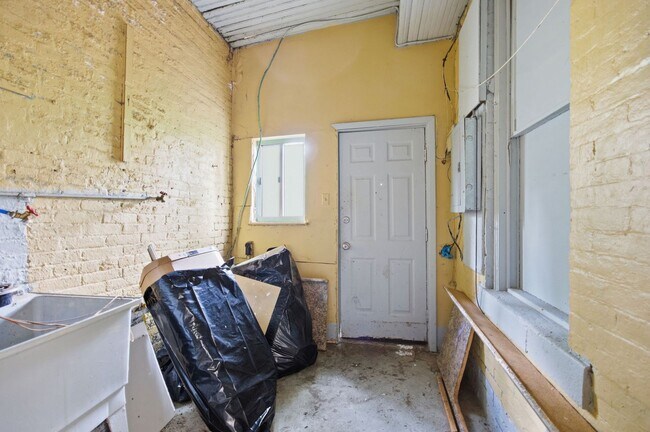 Building Photo - 616 Lillian St