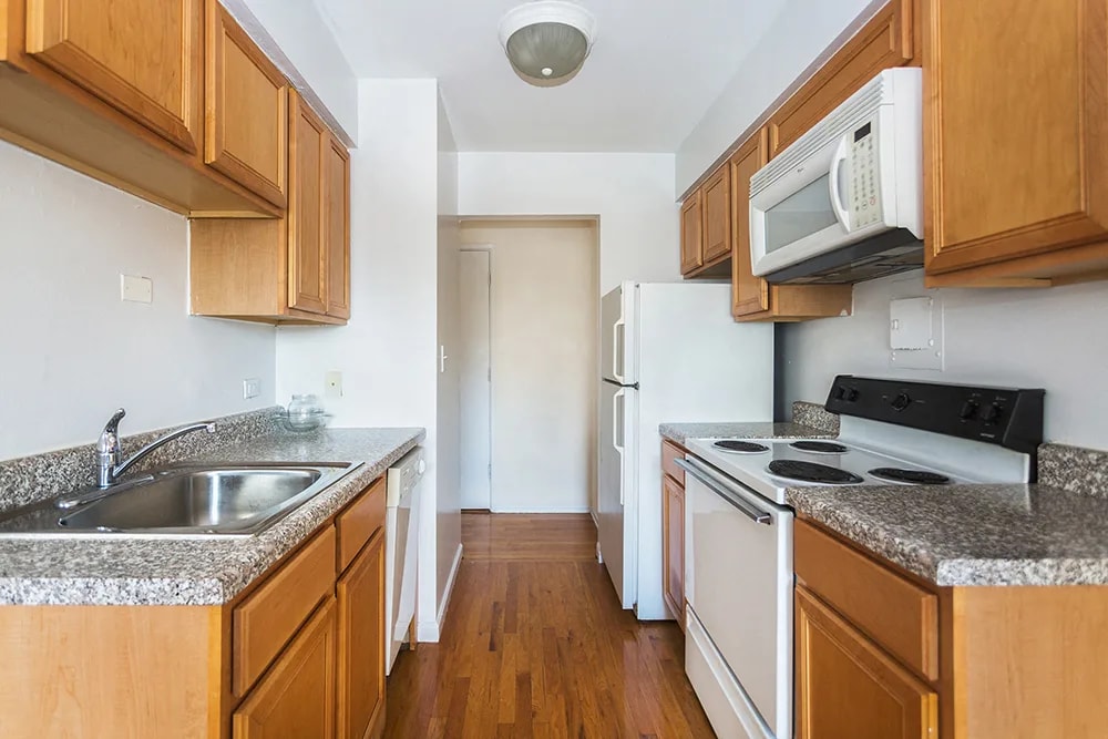 Building Photo - 6040 N Sheridan Rd