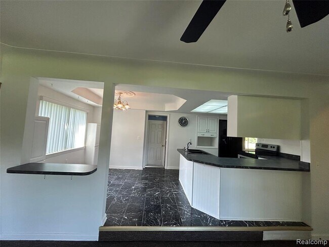 Building Photo - 129 Pleasant Lake Dr