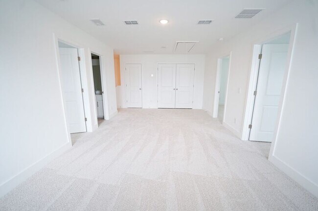 Building Photo - 128 Kingswood Cir