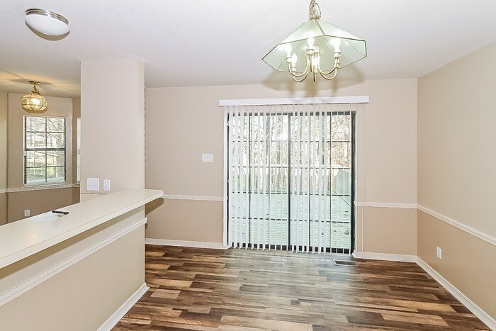 Building Photo - 300 Shadow Ridge Dr