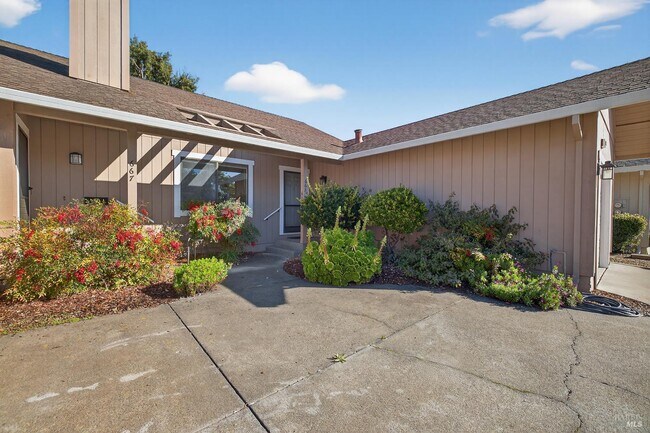 Building Photo - 663 Spring Ln