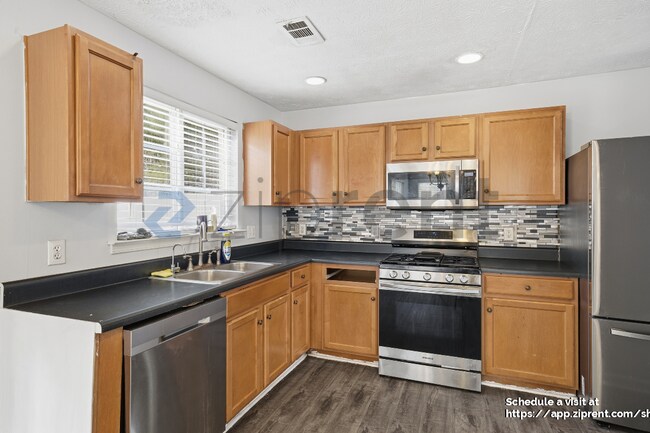 Building Photo - 122 Swanee Ln