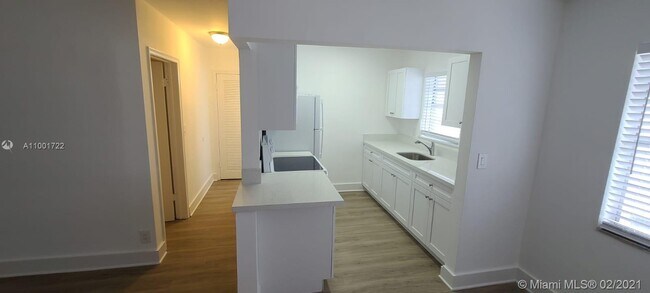 Building Photo - 3856 S Circle Dr