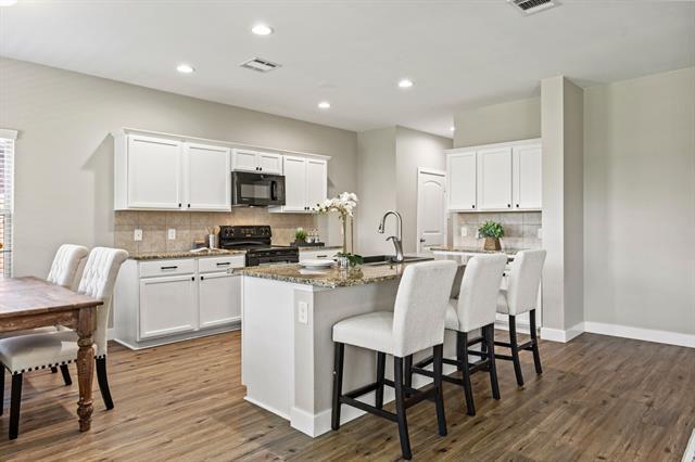 Building Photo - 2460 French St