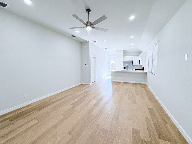 Building Photo - 401 Green Gables Dr