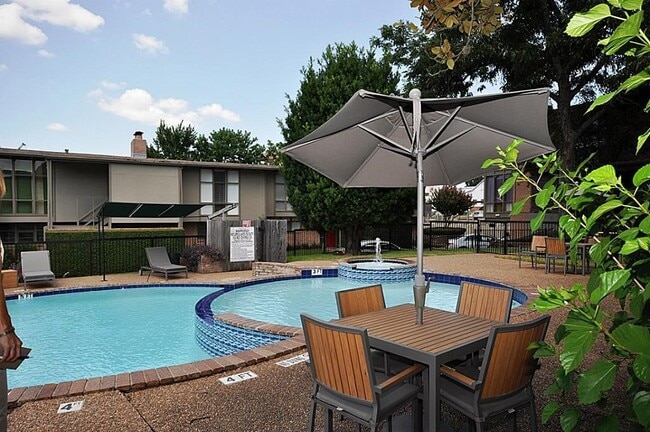 Building Photo - 5214 Memorial Dr
