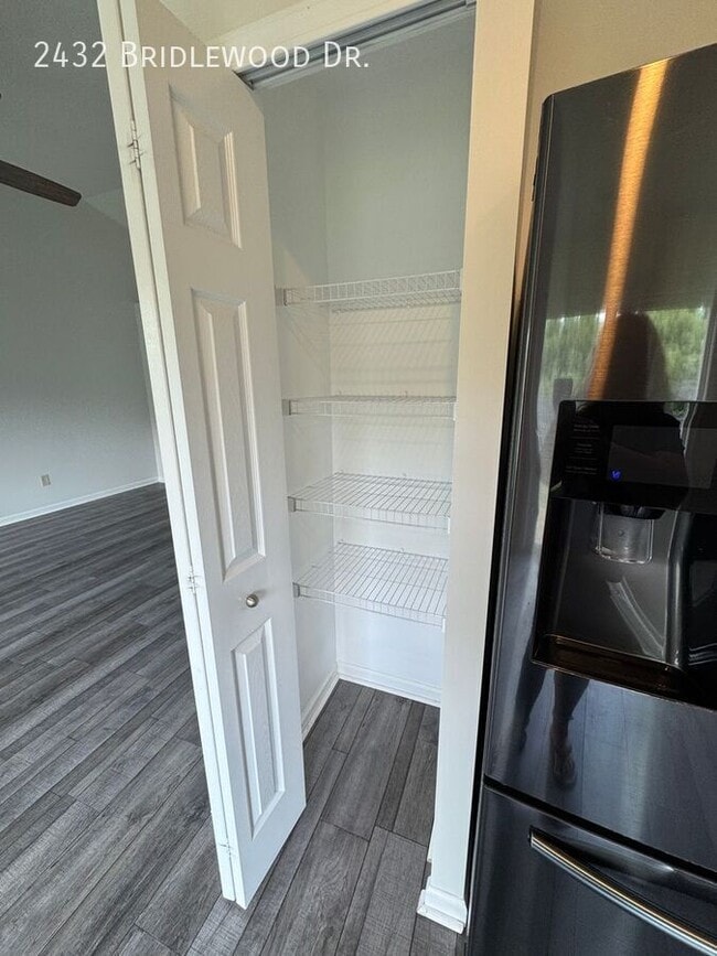Building Photo - 2432 Bridlewood Dr