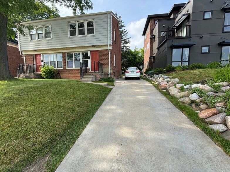 private driveway and fenced yard - 506 W Stadium Blvd