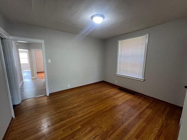 Building Photo - 4942 Tholozan Ave