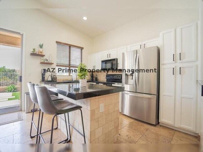 Building Photo - 5039 E Lucia Dr
