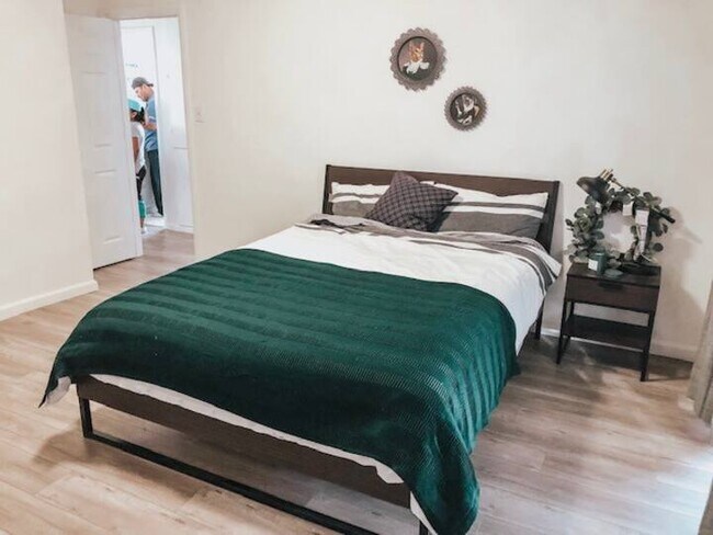 Building Photo - 416 Lightcap St