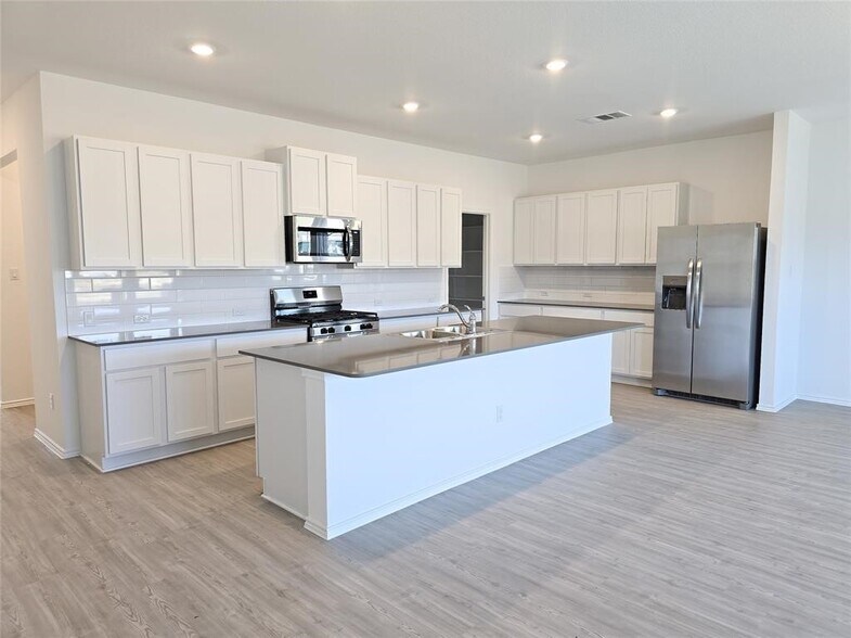 Building Photo - 1816 Boggy Creek Ranch Rd