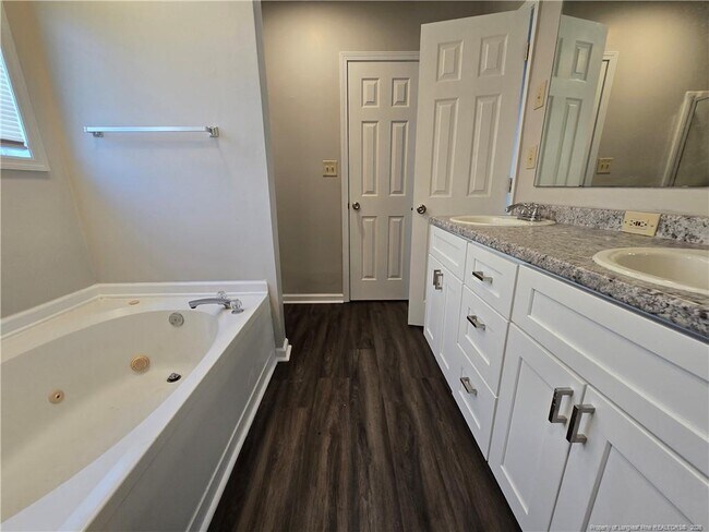 Building Photo - 267 Waterdown Dr