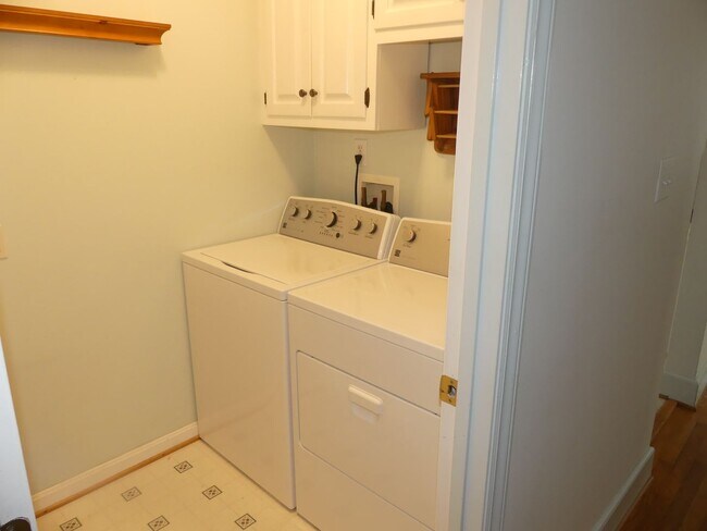 Building Photo - 33 Bunting Lane, Poquoson Va.