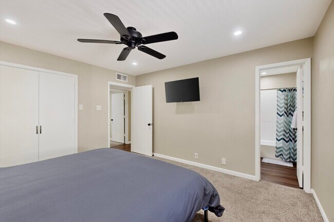 Building Photo - 1601 Pennsylvania St NE