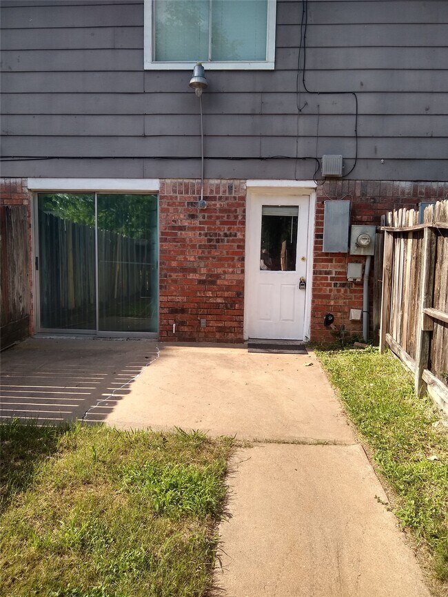 Building Photo - 9029 Carousel Ln