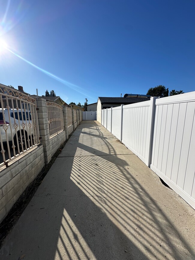 driveway/property enterance - 19550 Lanark St