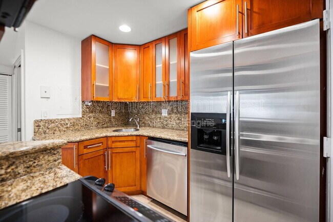 Building Photo - 2666 Tigertail Ave