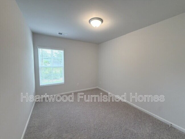 Building Photo - 807 Coburg Ln