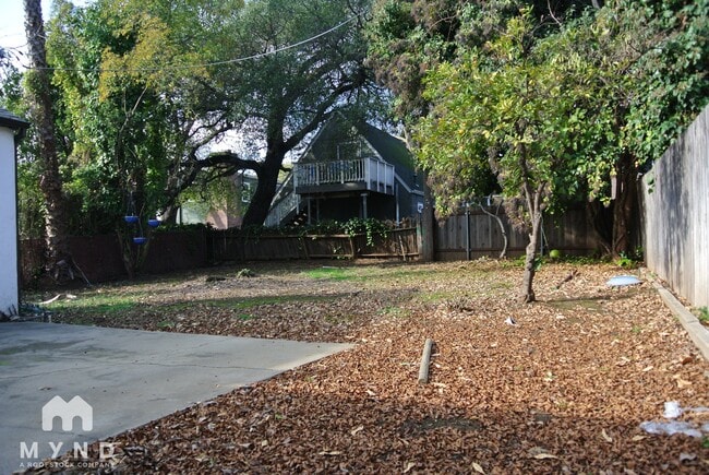Building Photo - 2141 Royal Oaks Dr