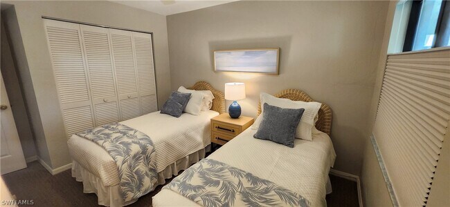 Building Photo - 228 Fox Glen Dr