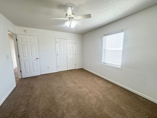 Building Photo - 111 Raintree Run