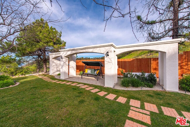 Building Photo - 501 Sadie Rd