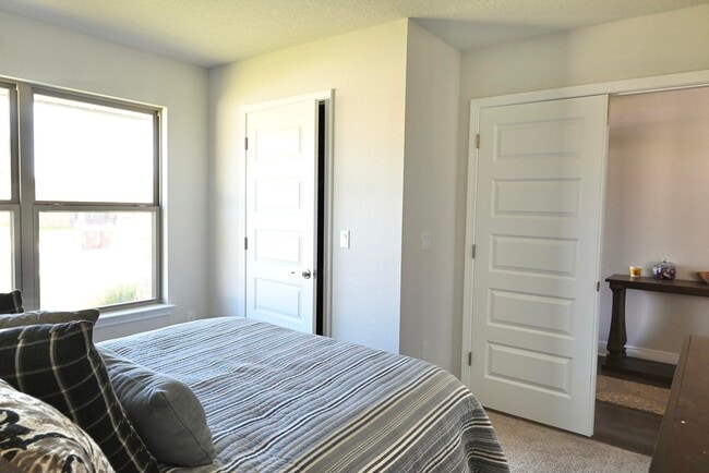 Building Photo - 326 Keswick Ln