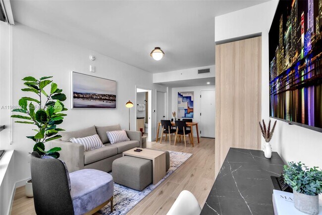 Building Photo - 225 N Miami Ave